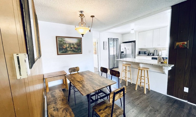 Hayward House | Cozy & Spacious Hayward Entire 4BR SFH/Free Parking/WiFi