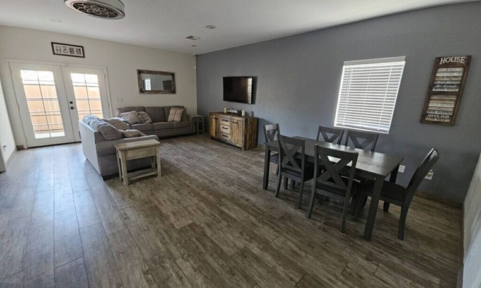 Queen Creek House | Cozy spacious modern guest house in charming Queen Creek with AC & WiFi