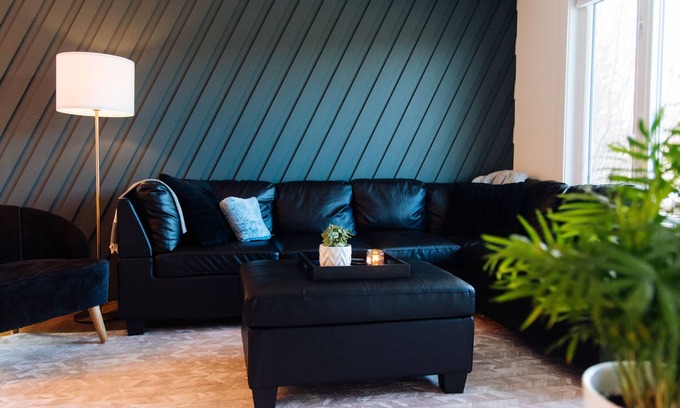 Red Deer House | Cozy & Spacious Modern House