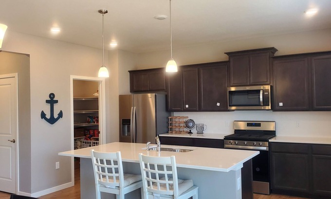 The Pinery House | Cozy, Spacious, Mountain Getaway!