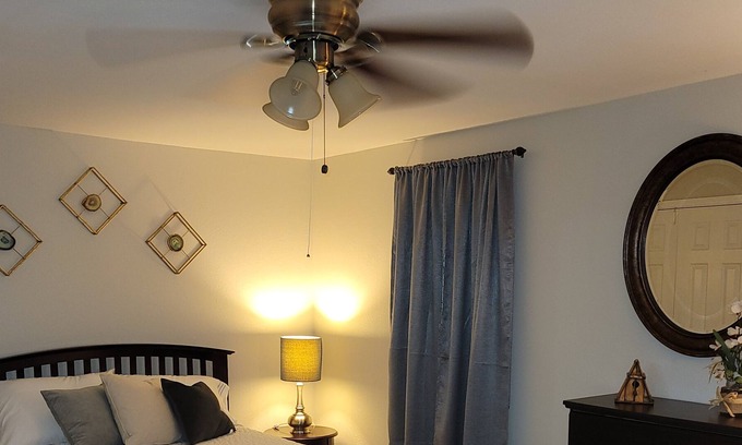 Harlandale Apartment | Cozy spacious relaxing getaway,