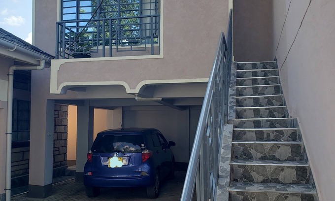 Central Province Bed & Breakfast | Cozy, spacious studio 100metres from Meru-maua highway. Only 3km from town.