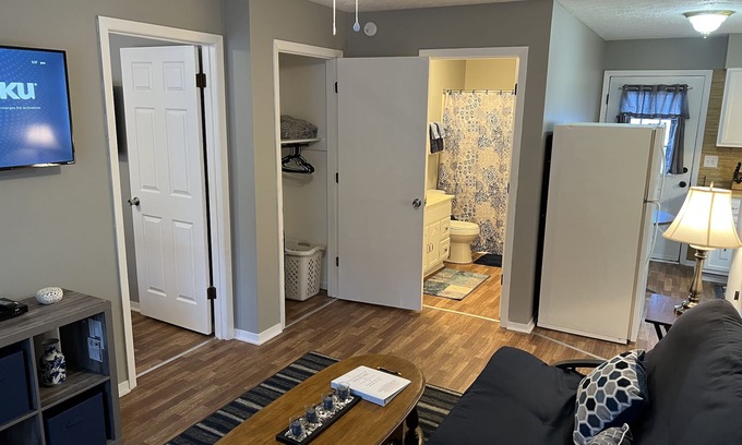 Bluewell Apartment | Cozy Spurrier Unit 6 1 bed 1 bath Pets Welcome FREE WiFi