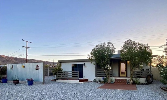 Twentynine Palms House | Cozy Starry Night Casita at Joshua Tree National Park Entrance.