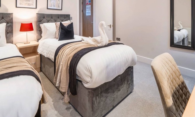 Rushmoor District Apartment | Cozy Stay for Contractors/Families, Netflix, WiFi