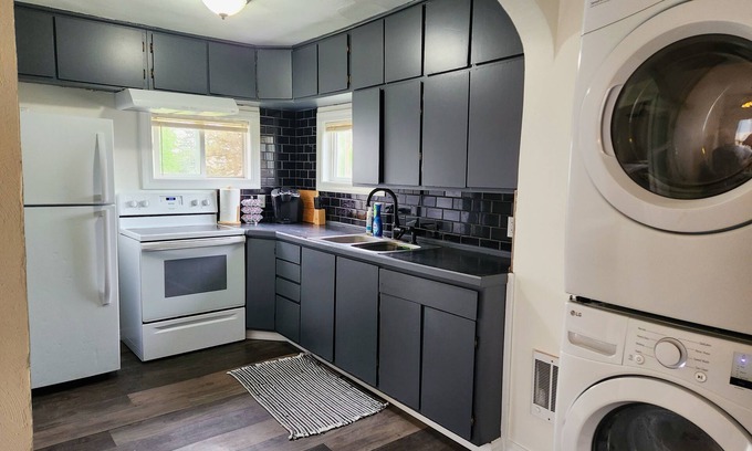 Dickinson Condo | Cozy stay near Dickinson State University