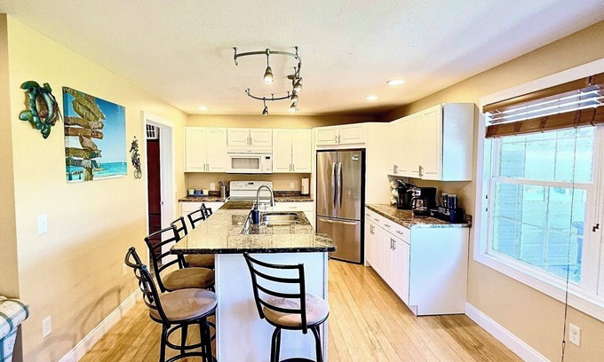 Huron House | Cozy Stay Near Lake Erie Cedar Point Sport Force Pet Friendly!