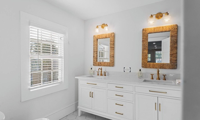 Cannonborough Elliotborough House | Cozy Stays by King Street - Penthouse Suite