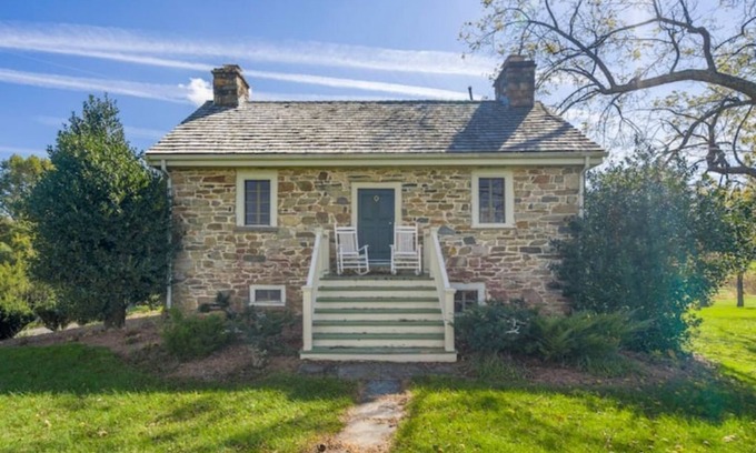 Round Hill Cottage | Cozy Stone Cottage in Round Hill, VA