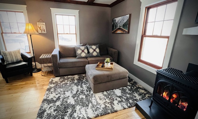 Stowe Cabin | Cozy Stowe Cabin - Your quiet retreat for a Vermont adventure!