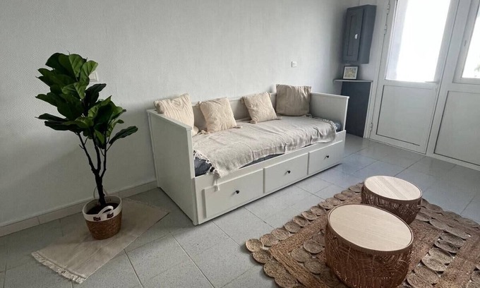 Cadereau Apartment | Cozy studio 15 minutes walk from the city center