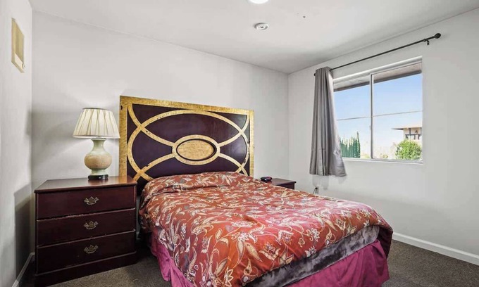 Fremont House | (Cozy studio, 1BED, 1BA, w/kitchen)
