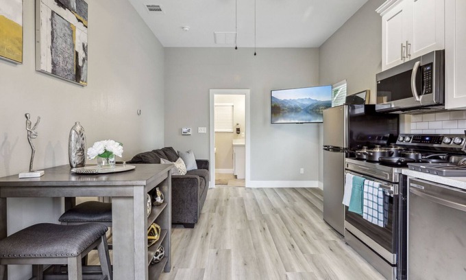 Northside Apartment | Cozy Studio 3 mi to Downtown/Med Ctr w/Wi-Fi