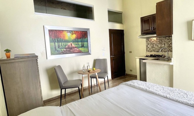 San Anton Apartment | Cozy studio 6 minutes from the first Cathedral of the Americas