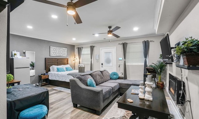 Vista Apartment | Cozy Studio Apartment , Luxury and Private Firepit