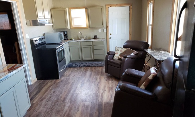 Stanton Apartment | Cozy Studio Apartment