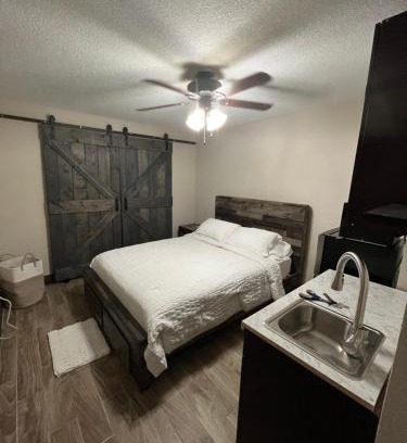 Hialeah House | cozy studio apartment with private entrance and patio