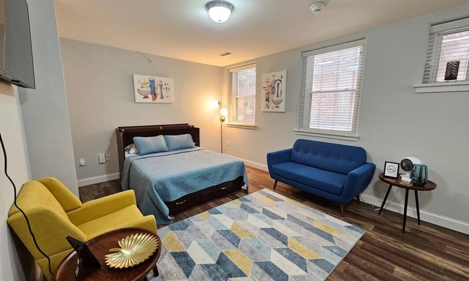 Champaign Apartment | Cozy Studio at the Historic Inman - 205
