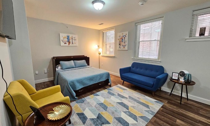 Champaign Apartment | Cozy Studio at the Historic Inman
