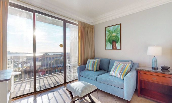 Fort Walton Beach Apartment | Cozy studio condo with water views, pools & amazing location