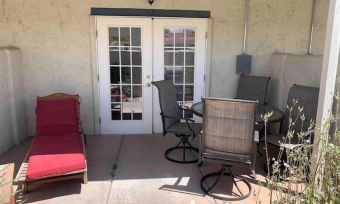 St. George House | Cozy Studio Condo with Jetted Tub and 2 Pools