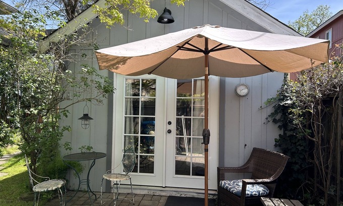 Petaluma Apartment | Cozy Studio Cottage in Old Downtown Petaluma