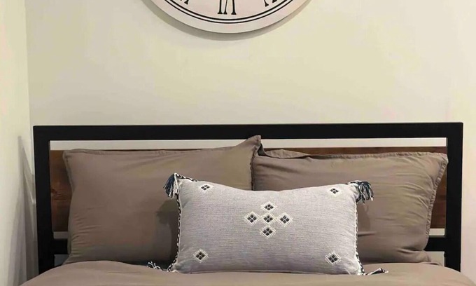 Lancaster Apartment | Cozy studio in adorable Lancaster