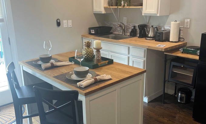 Antioch Apartment | Cozy studio in adorable Nashville with WiFi, AC