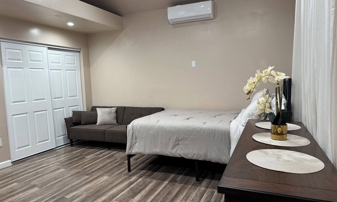 Winnetka Apartment | Cozy studio in amazing Los Angeles with WiFi, AC, full equip !