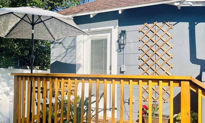 Tampa Heights Apartment | Cozy studio in delightful Tampa with AC, WiFi