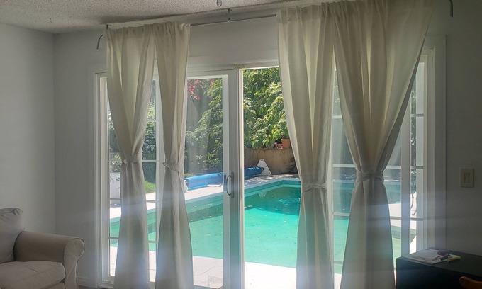 Chatsworth Apartment | Cozy studio in fabulous Los Angeles with AC, WiFi