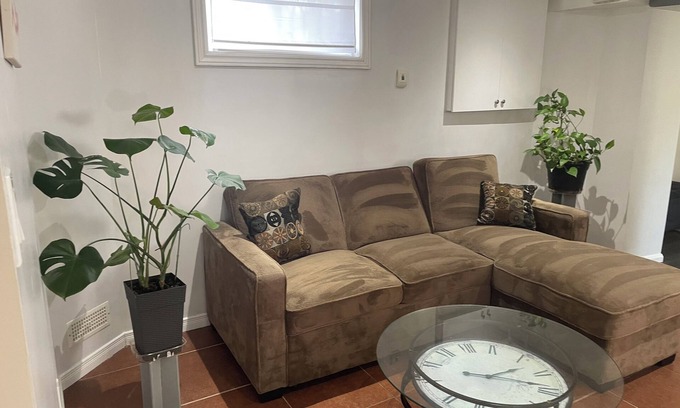 Lakeview Apartment | Cozy Studio in Mineola -Port Credit