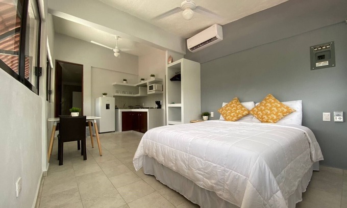 El Limon Apartment | Cozy studio, just remodeld ideal for couples, nomads, remote work, A/C free WiFi