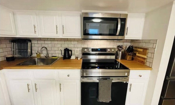 Saginaw Apartment | Cozy Studio - Long Term 1 Month + Only