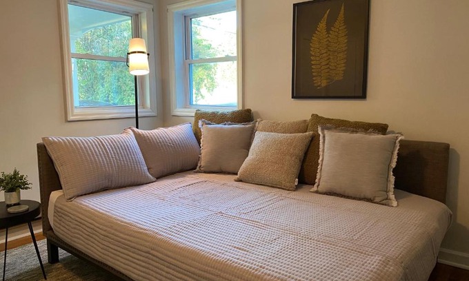 Burlington Apartment | Cozy studio, minutes from downtown. Quiet.