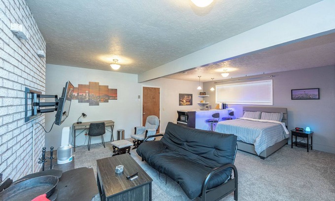 Lacey Apartment | Cozy Studio Near Scenic Midtown Lacey! Close to Shopping & Restaurants