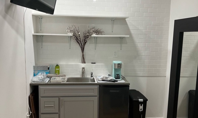 White Plains Apartment | “Cozy Studio Retreat with Private Entrance & Parking near NYC -Westchester Gem!"