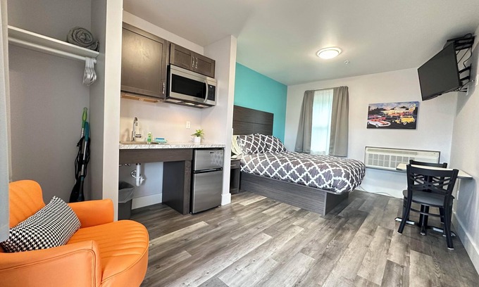 Ontario Center Apartment | Cozy Studio, Safe & Private