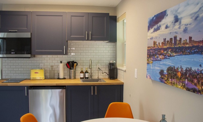 South Middle River Apartment | Cozy studio under the palm trees