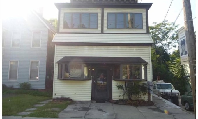 Albany Apartment | Cozy Studio w/Private Bathroom by Amtrak & Albany