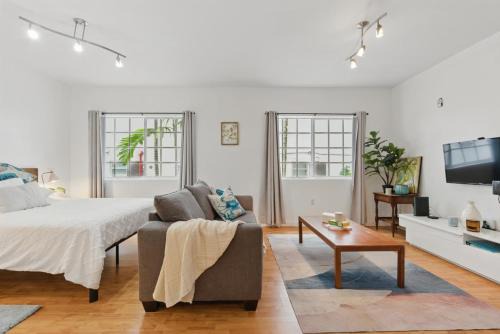 City Center House | Cozy Studio Walk to Beach Convention Center