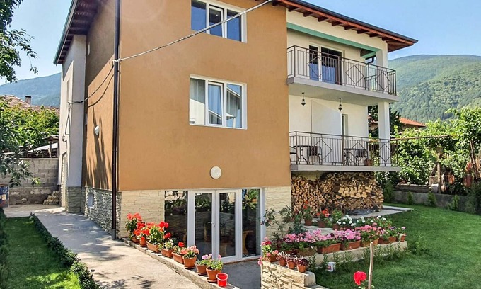 Sapareva Banya House | Cozy Studio With Tavern, Garden, And Mountain View