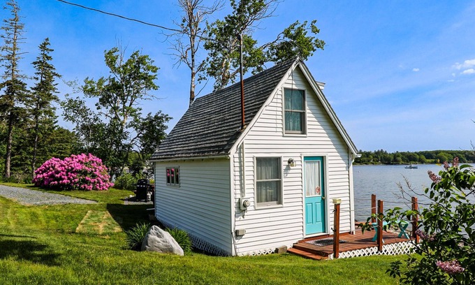 Surry House | Cozy Studio with Lofted Sleeping Space and Great Water View