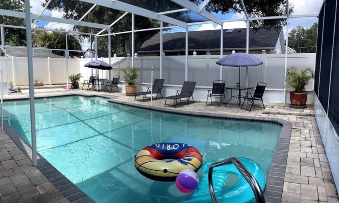 Pinecrest West Park Apartment | Cozy Studio with Microwave, Mini Fridge & Coffee Maker, Perfect for Short Stays!