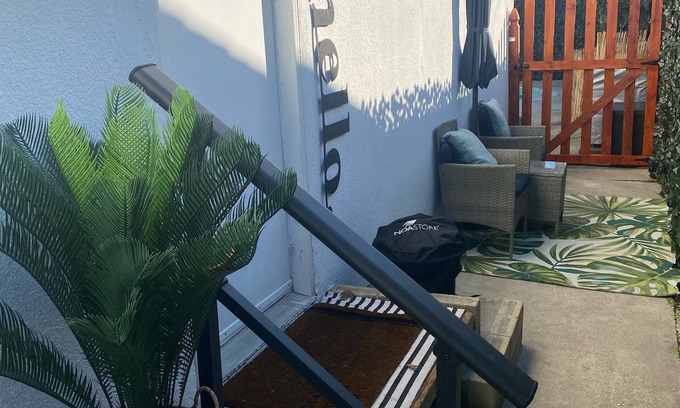 Buena Park Apartment | COZY STUDIO WITH PRIVATE PATIO AND HEATED POOL