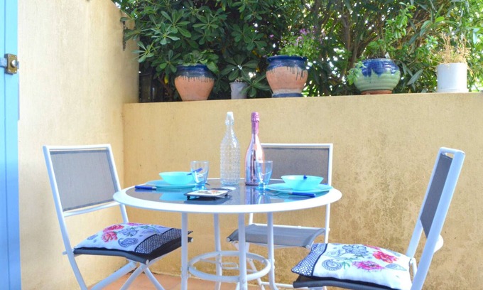 Foulquines Apartment | Cozy Studio with Terrace, Pool Access, and Parking in Narbonne Plage
