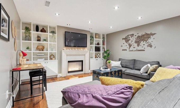 Streetsville House | Cozy & Stylish 2BR w/Hot Tub & Fireplaces