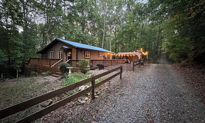 Murphy Cabin | Cozy, Stylish CABIN Near Blue Ridge, Murphy, Blairsville; HOT TUB; FIRE PIT