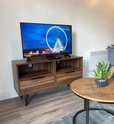 Salford Apartment | Cozy, Stylish Modern 2 Bedroom Entire Flat