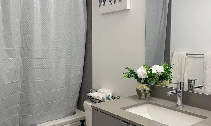 Burlington Apartment | Cozy Stylish River View Apartment